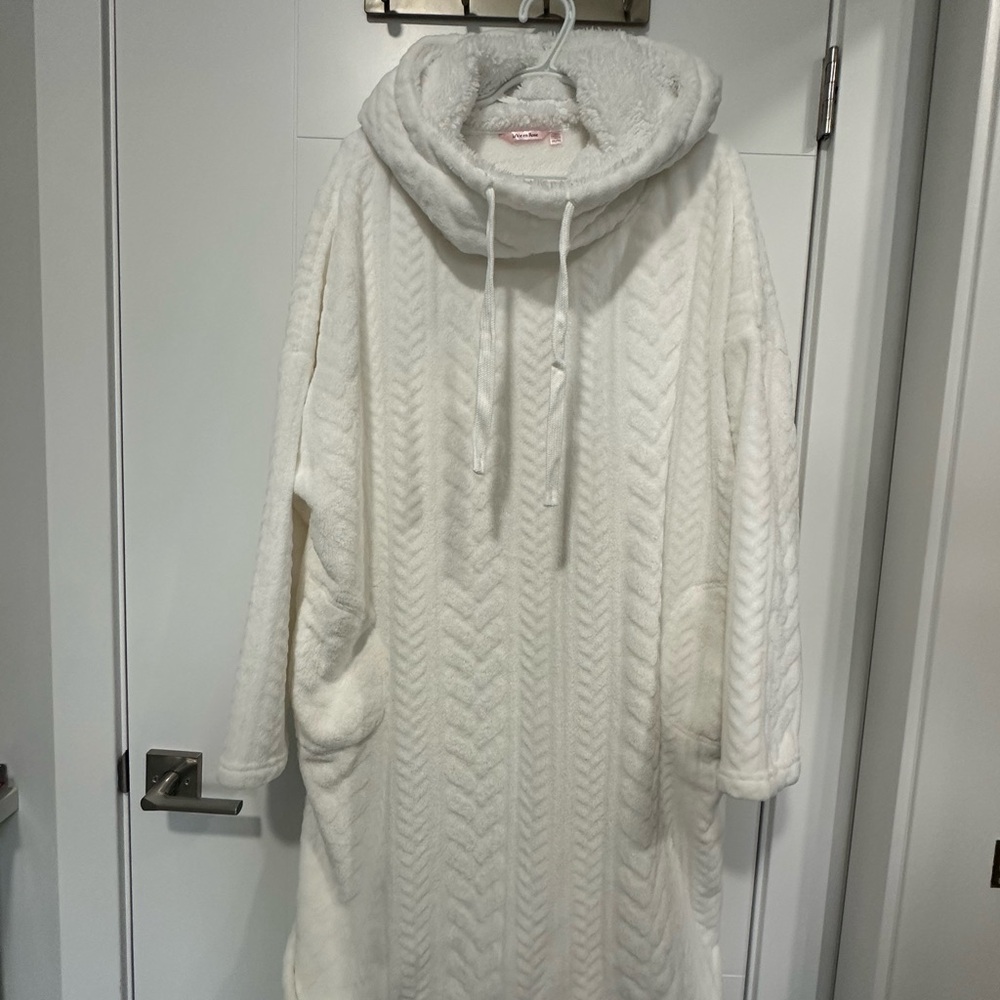 La Vie En Rose White Cable Knit Cozy Sweater
